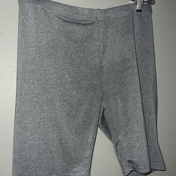 Daisy. Size medium gray shorts. - Picture 2 of 4